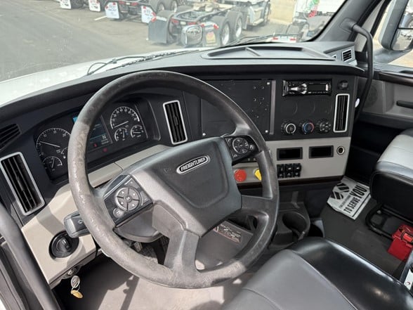 truck 220813 (9+1)-11020874282