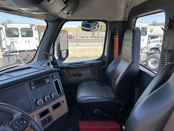 truck 220981 (10+1)-11028072398