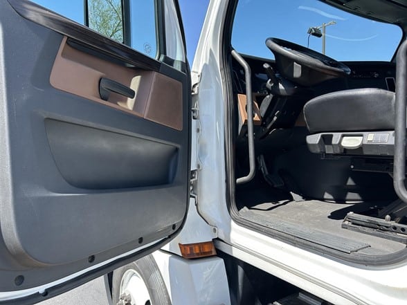 truck 220981 (8+1)-11028072391
