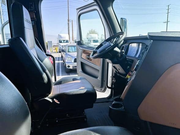 truck 220982 (7+1)-11028214205
