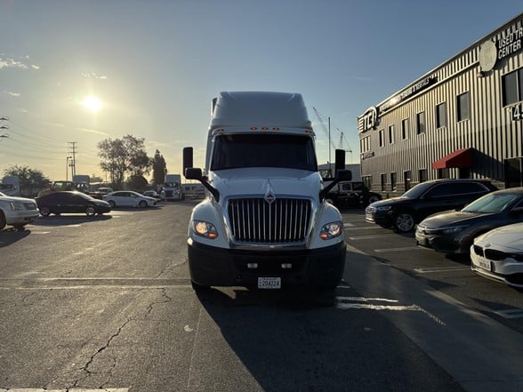truck 220988 (2+1)-11029810562