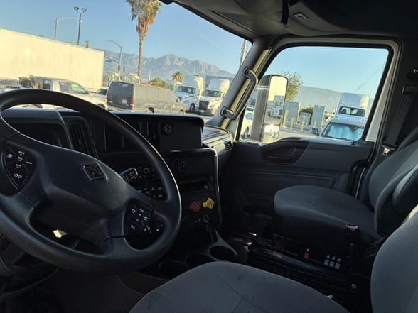truck 220988 (4+1)-11029810567