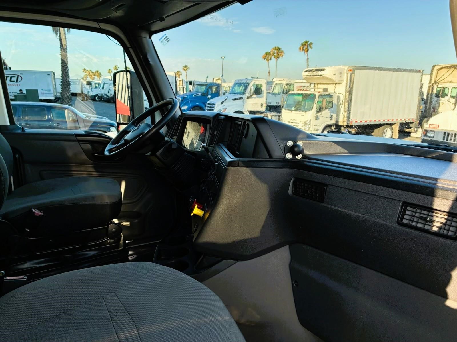 truck 221018 (5+1)-11030693216