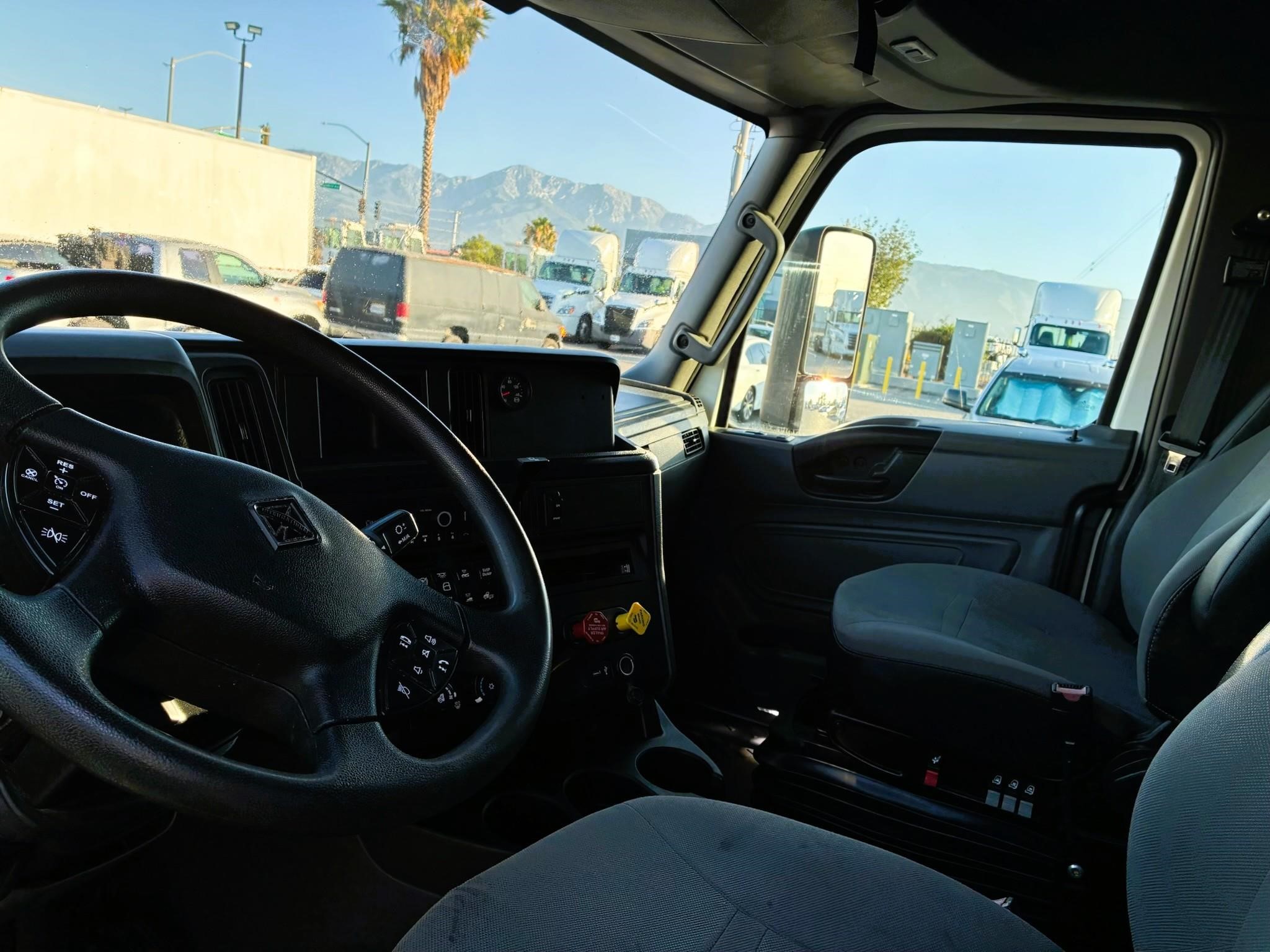 truck 221205 (7+1)-11030693177
