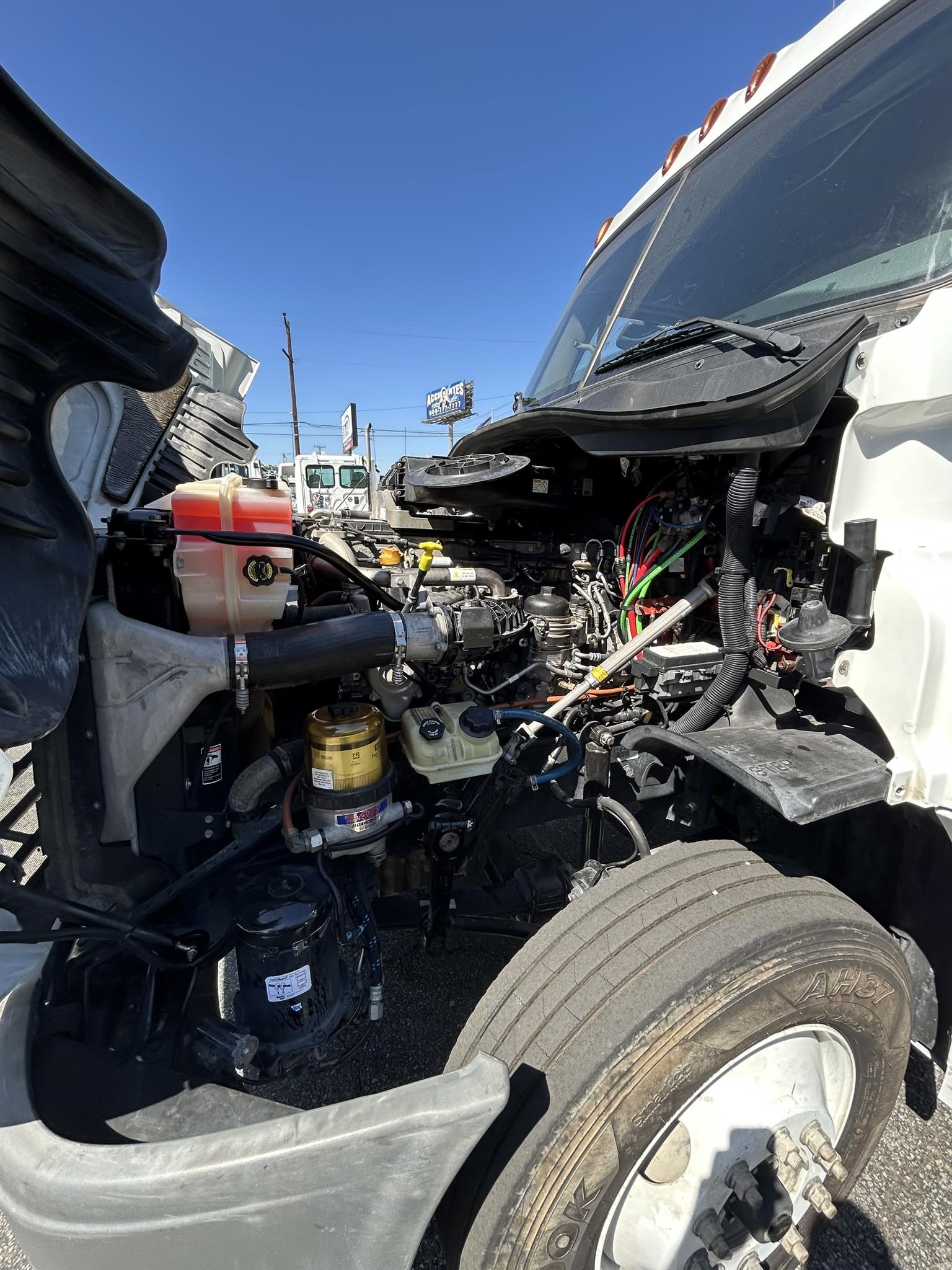 truck 221235 (8+1)-11032036072