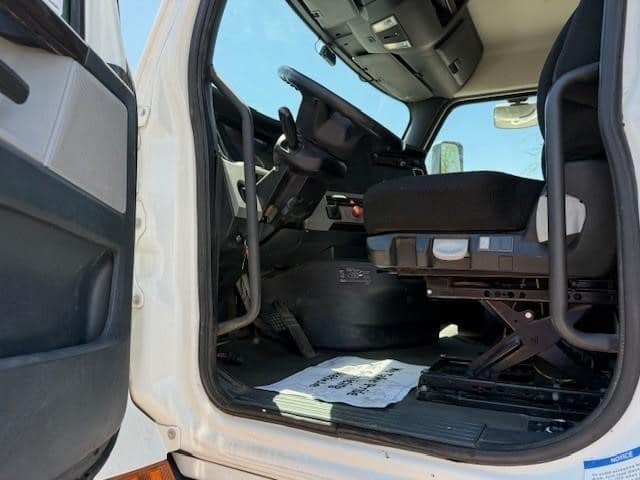 truck 221240 (8+1)-9071474949