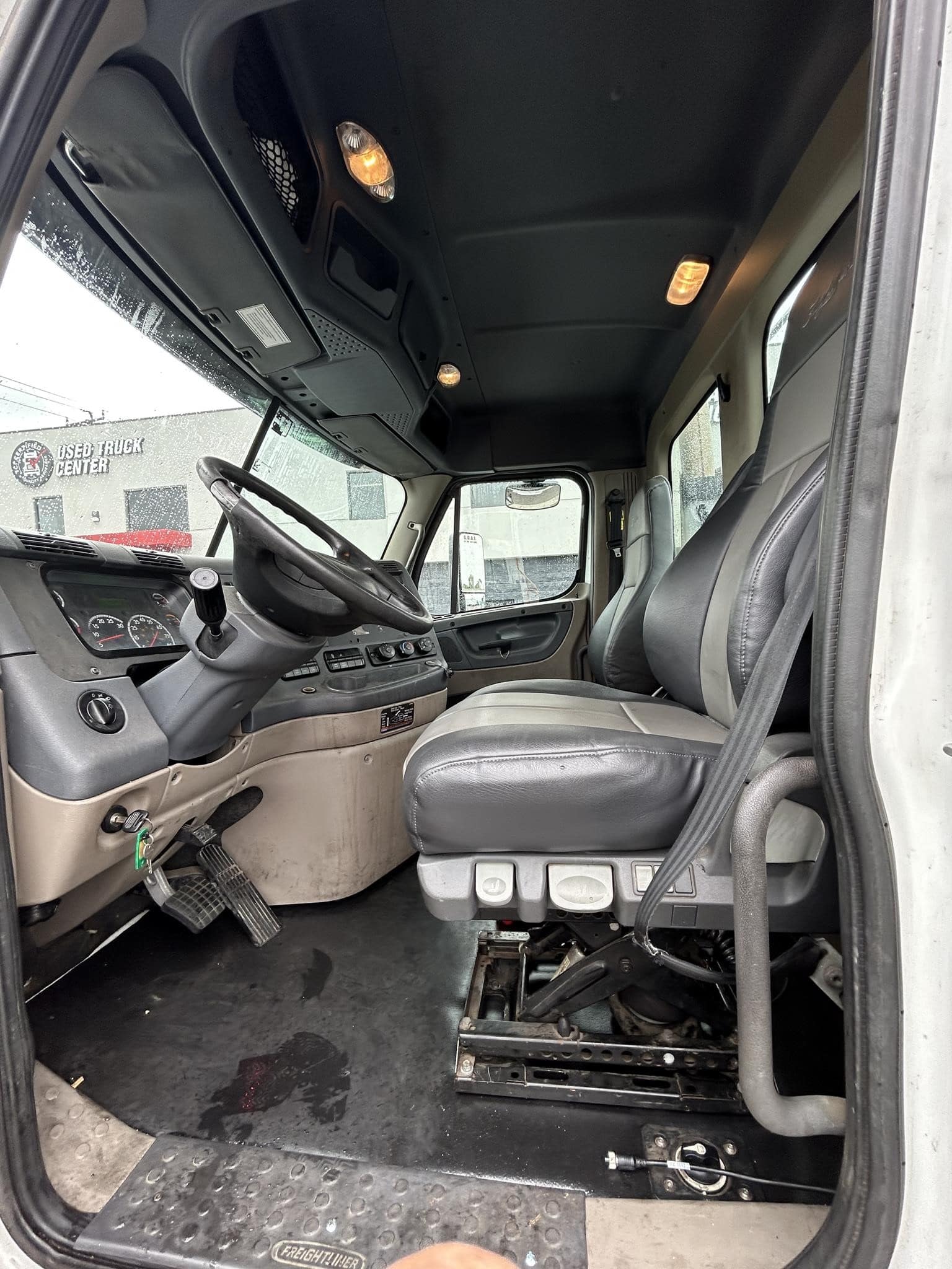 truck 221241 (8+1)-11032033850