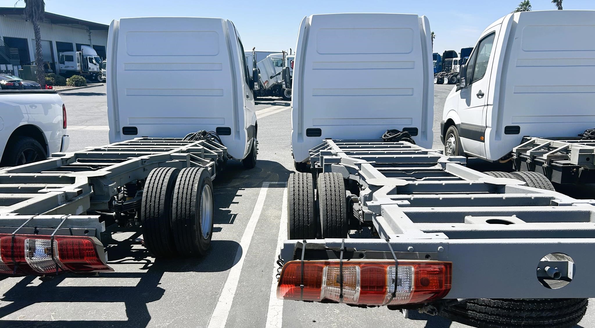 truck 221242 (10+1)-9076180659