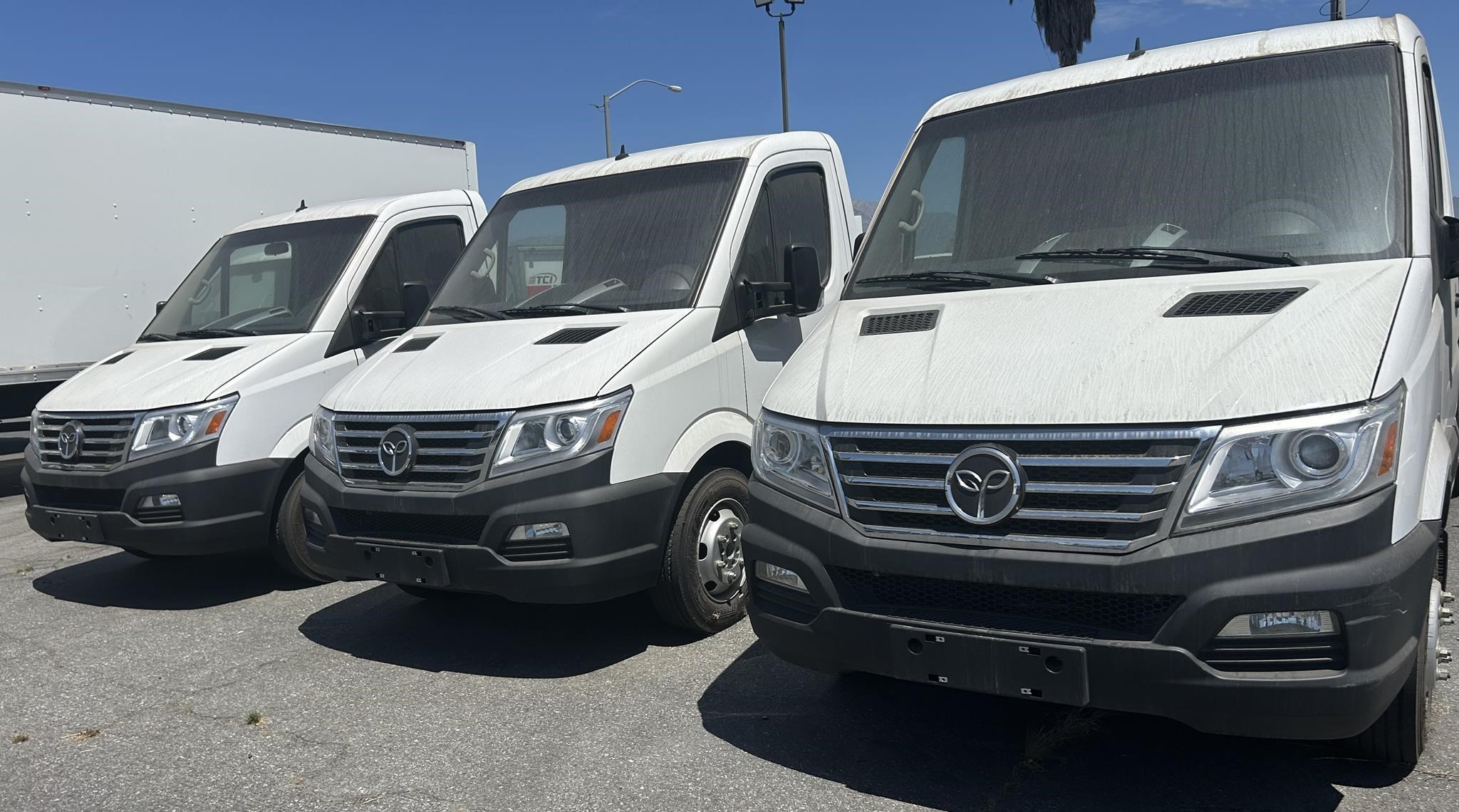 truck 221242 (9+1)-9076180596
