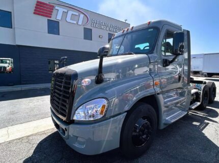 truck 221425 (0+1)-11039189134