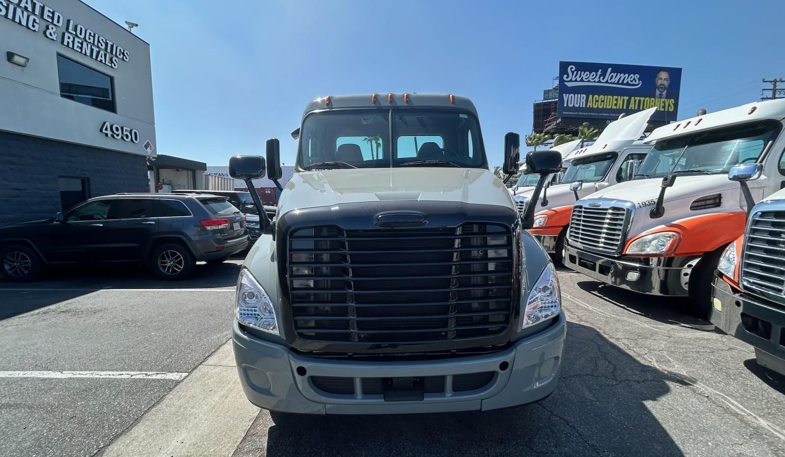 truck 221473 (1+1)-11039189164