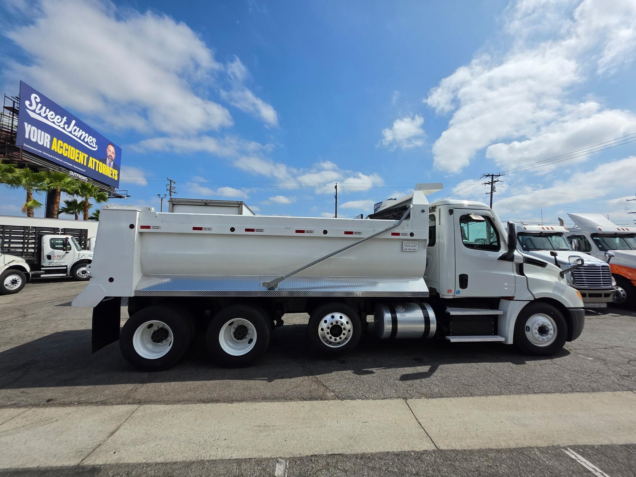 truck 221475 (2+1)-11039625266