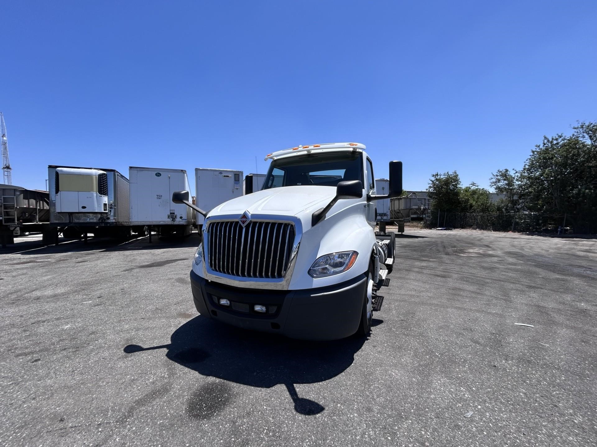 truck 221476 (1+1)-11037689596