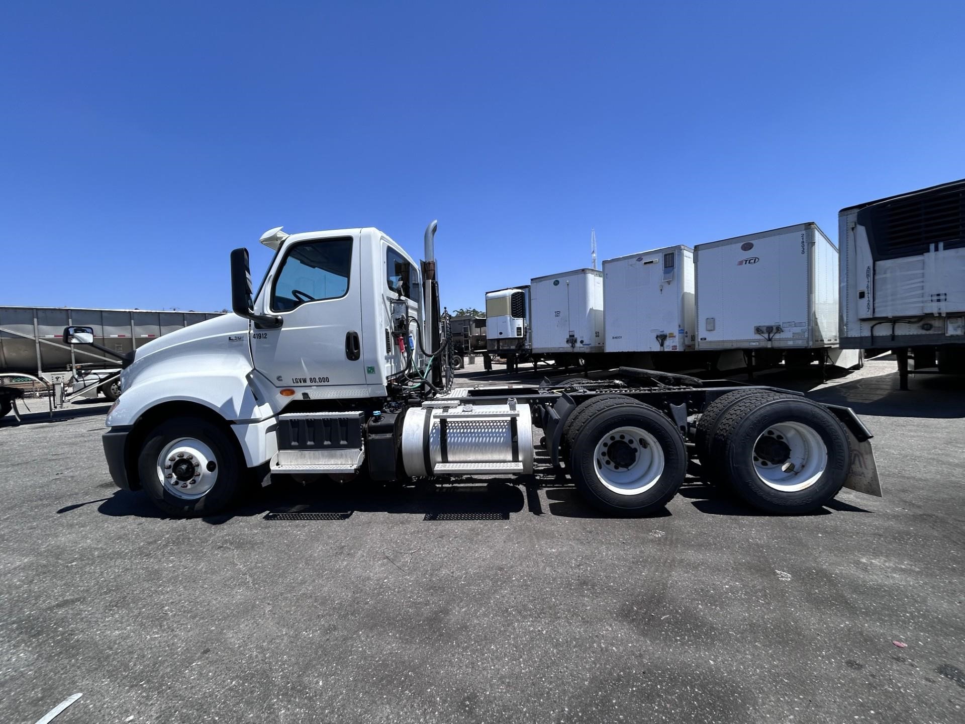 truck 221476 (4+1)-11037689720